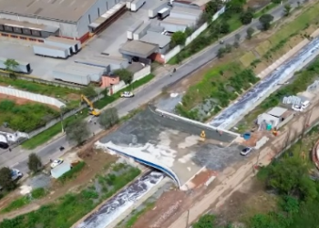 Prefeitura de Guarulhos inicia construção de corredor viário entre as avenidas Papa João Paulo I e Paschoal Thomeu – INFRAESTRUTURA URBANA