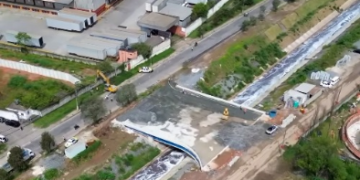Prefeitura de Guarulhos inicia construção de corredor viário entre as avenidas Papa João Paulo I e Paschoal Thomeu – INFRAESTRUTURA URBANA
