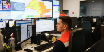 Defesa Civil de SP renova alerta de temporais para domingo (25) e monta gabinete de crise