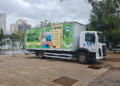 Caminhão da Coleta Seletiva recebe materiais recicláveis durante a 10ª Semana Lixo Zero de Guarulhos – ZELADORIA URBANA – SUSTENTABILIDADE