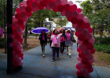1ª Caminhada Laço Rosa reúne mais de 200 mulheres no Bosque Maia em Guarulhos – OUTUBRO ROSA